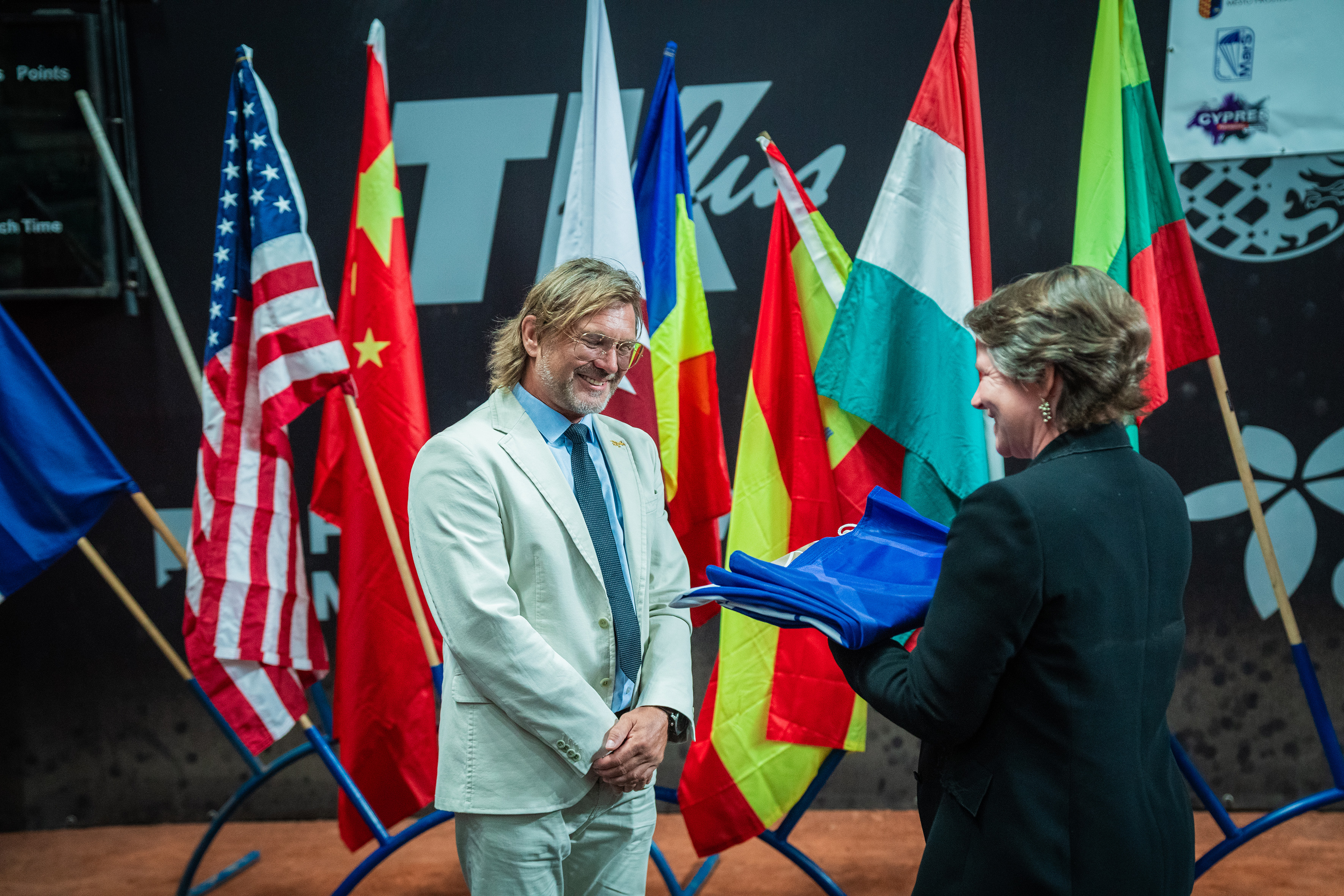 ukončovací ceremoniál mistrovství světa v parašutismu
