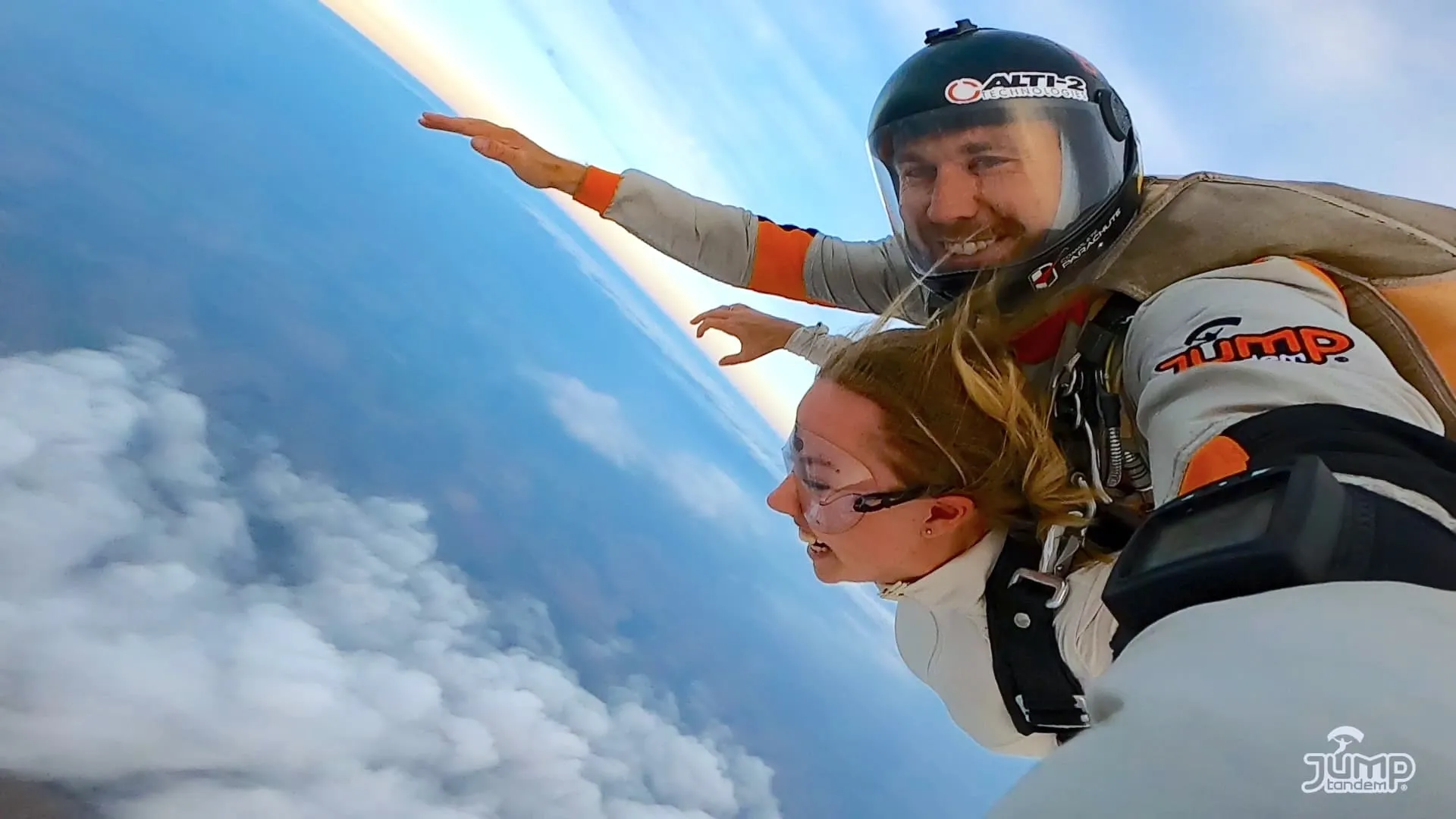 Tandem pilot s pasažérem ve volném pádu