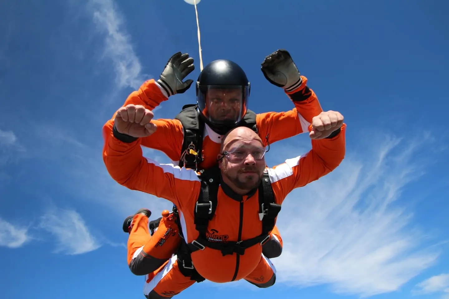 Tandem pilot s pasažérem ve volném pádu