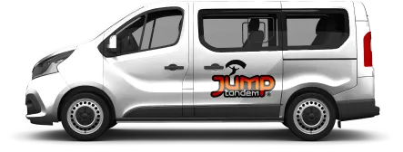 Bílá dodávka s logem Jump Tandem
