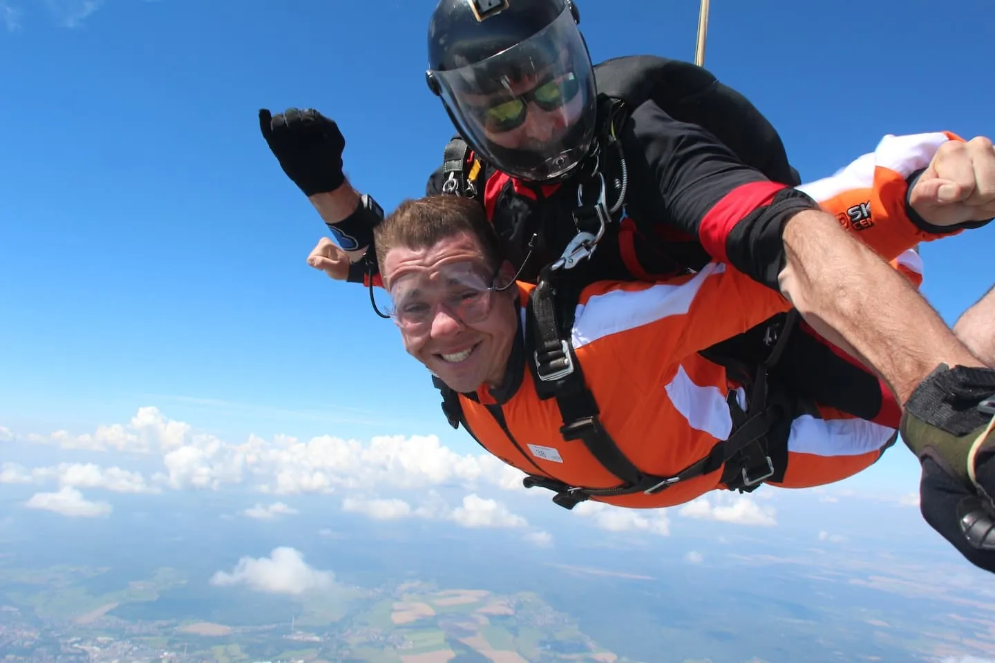 Tandem pilot s pasažérem ve volném pádu