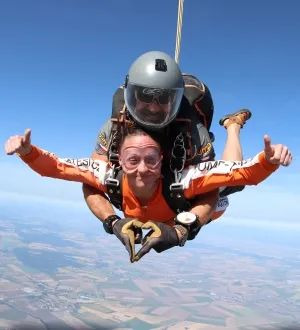 Tandem pilot s pasažérem ve volném pádu