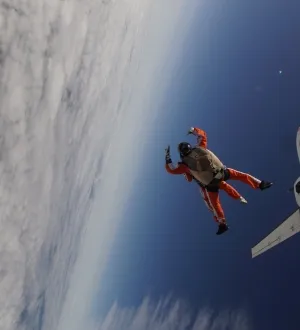 Tandem pilot s pasažérem ve volném pádu