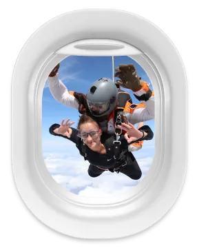 Tandem pilot s pasažérem při volném pádu