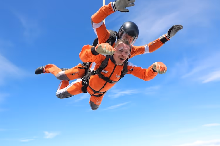 tandem jump during free fall