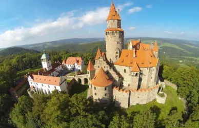 Pohled na hrad při vyhlídkovém letu