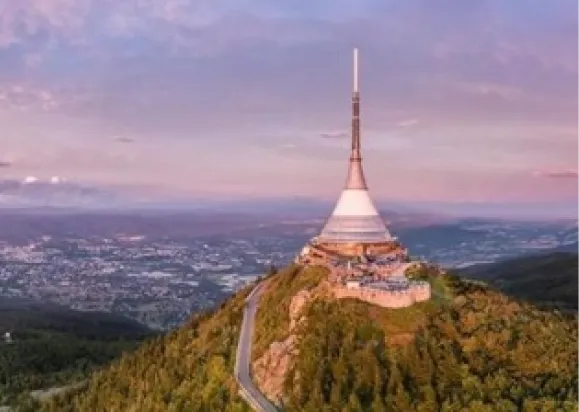 Pohled na rozhlednu z letadla